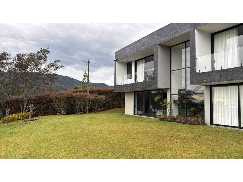 Venta de casa en Envigado Loma del escobero en unidad cerrada