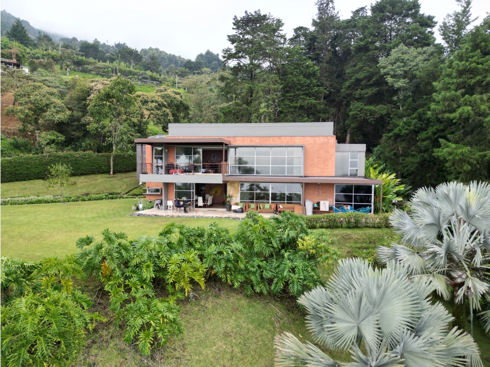Se vende casa en el poblado sector los balsos