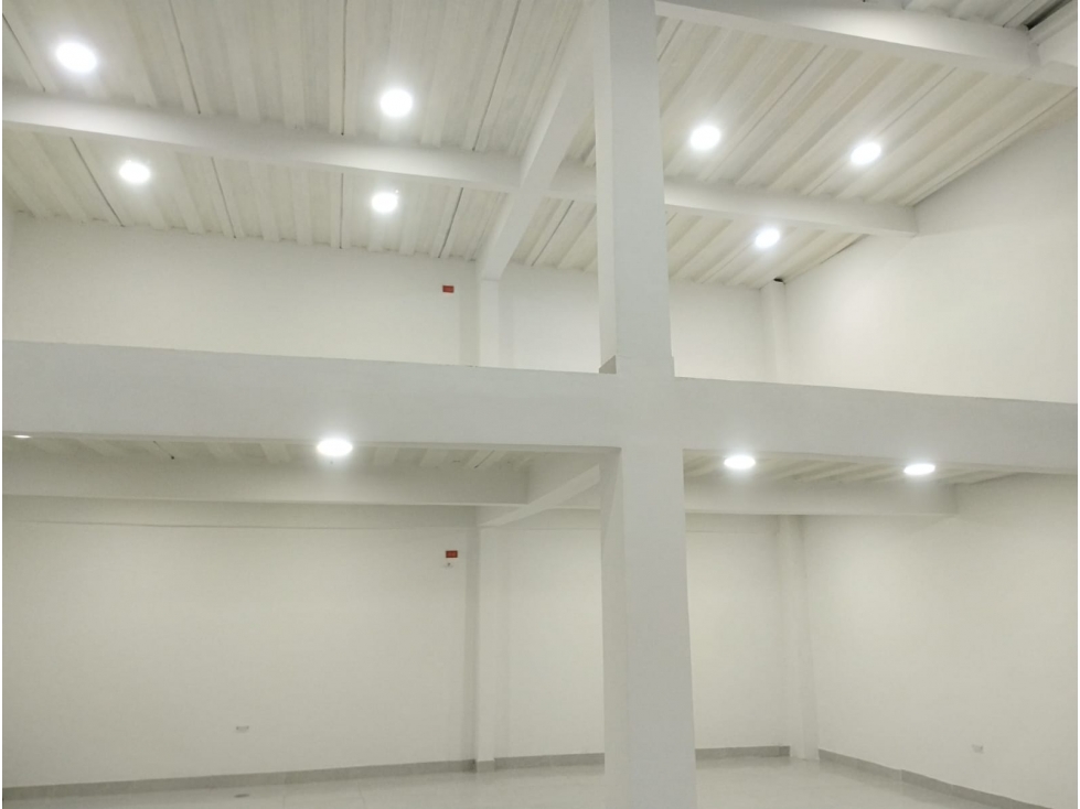 LOCAL COMERCIAL EN VENTA BARRIO COMUNEROS - 3