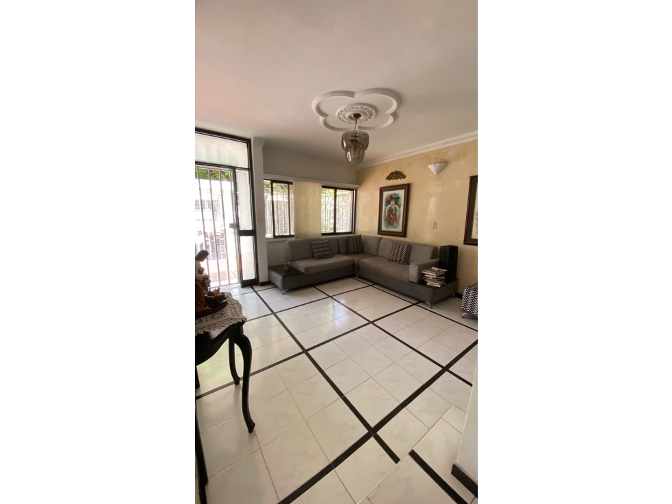 AMPLIA CASA EN VENTA BARRIO QUINTA BOSCH