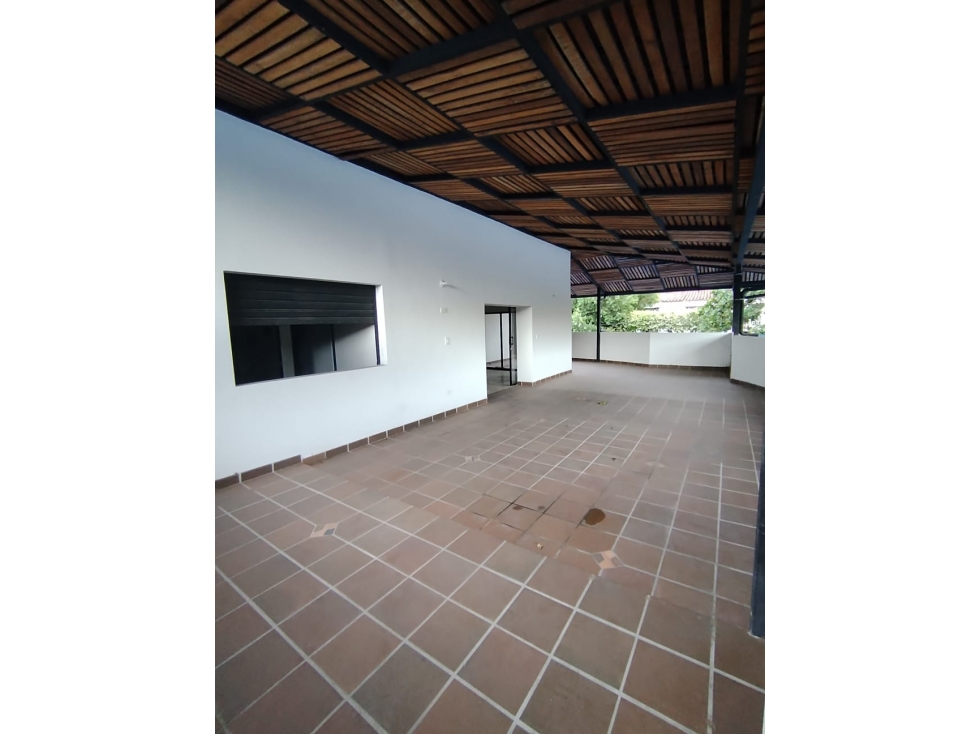 LOCAL COMERCIAL EN ARRIENDO AV LIBERTADORES - 1