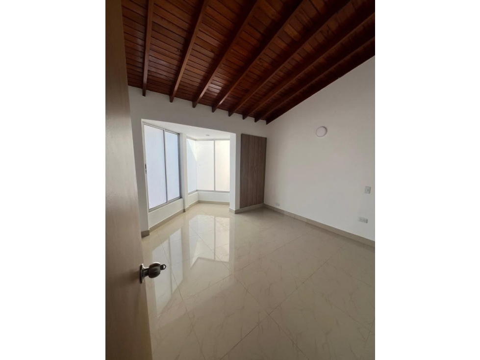 CASA EN VENTA CONJUNTO CERRADO AV LIBERTADORES - 4