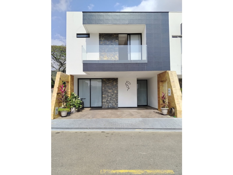 CASA DE LUJO A LA VENTA CONJUNTO CERRADO SECTOR PORTICO