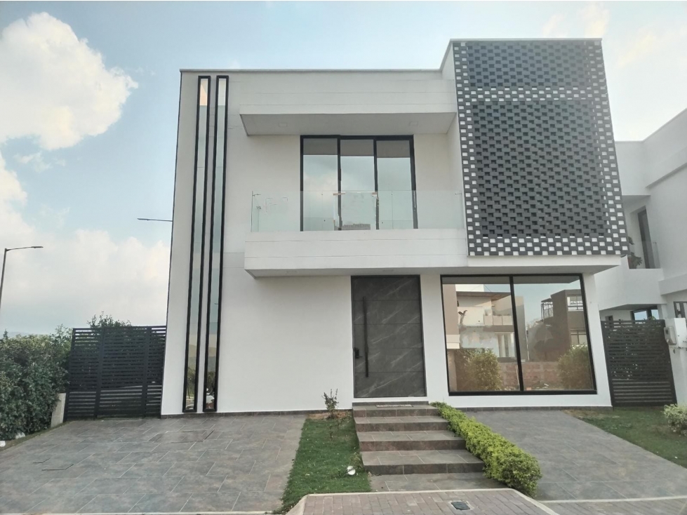 CASA DE LUJO DISPONIBLE PARA LA VENTA Y ARRIENDO SECTOR BOCONO