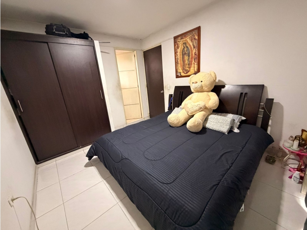 LOCAL EN VENTA CON APARTAMENTO URB. NIZA — foto 5