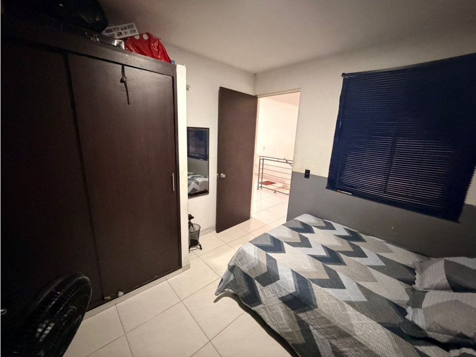 LOCAL EN VENTA CON APARTAMENTO URB. NIZA — foto 6