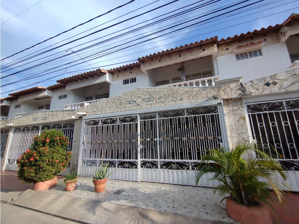 CASA DOS PISOS EN VENTA CEIBA 2