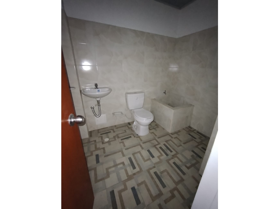 LOCAL COMERCIAL EN ARRIENDO AV LIBERTADORES - 3