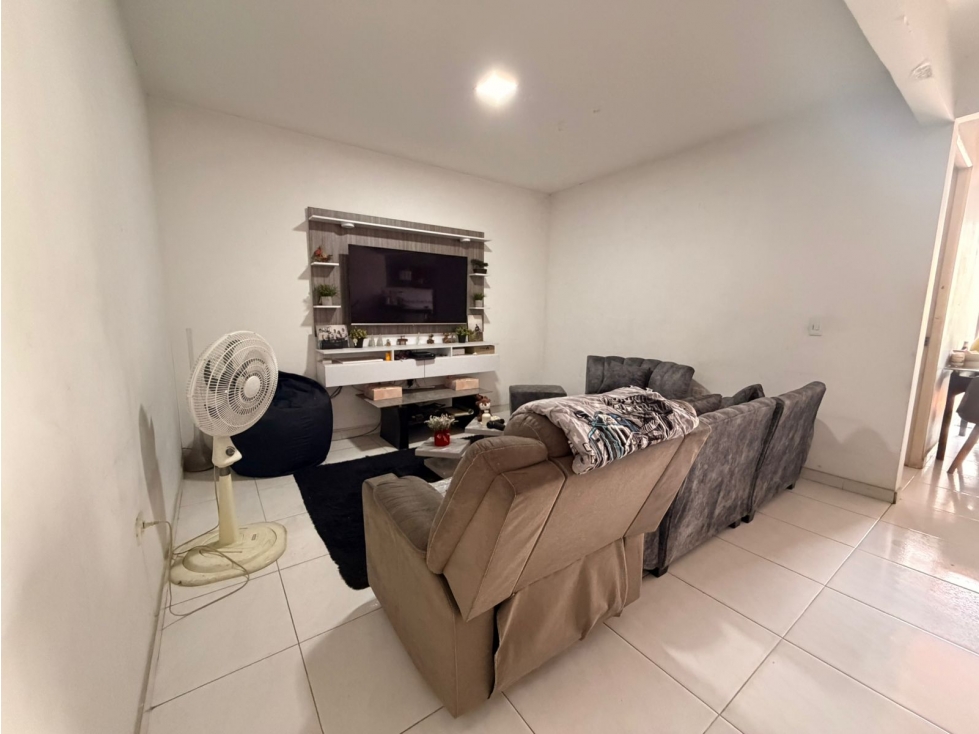 LOCAL EN VENTA CON APARTAMENTO URB. NIZA — foto 2