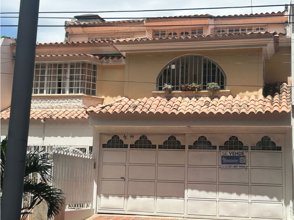 CASA TRES PISOS EN VENTA QUINTA BOSCH