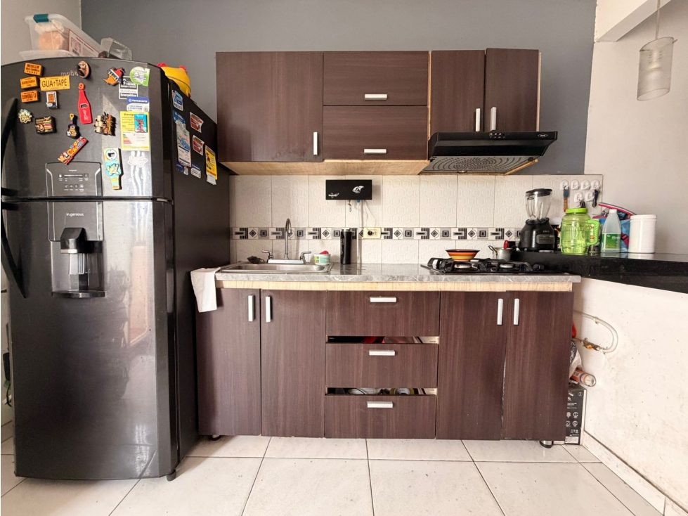 LOCAL EN VENTA CON APARTAMENTO URB. NIZA — foto 4