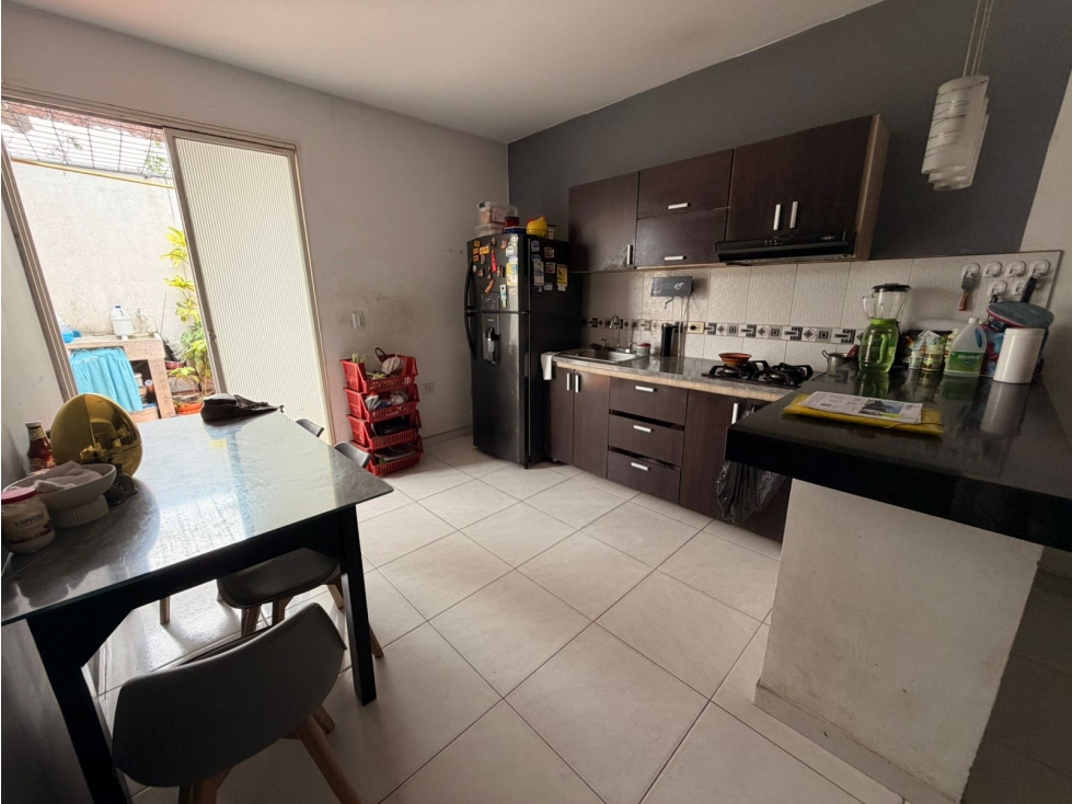 LOCAL EN VENTA CON APARTAMENTO URB. NIZA — foto 3