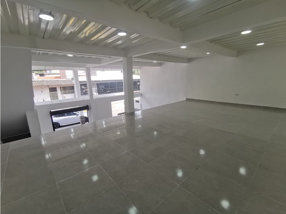 LOCAL COMERCIAL EN VENTA BARRIO COMUNEROS - 6