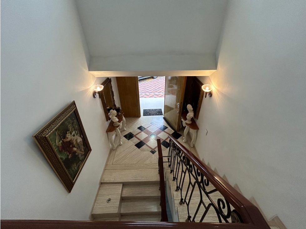 CASA DE LUJO A LA VENTA SECTOR BELLAVISTA