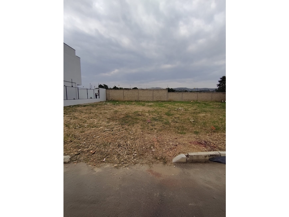 LOTE A LA VENTA EN CONJUNTO DE LUJO EN BOCONO - 3