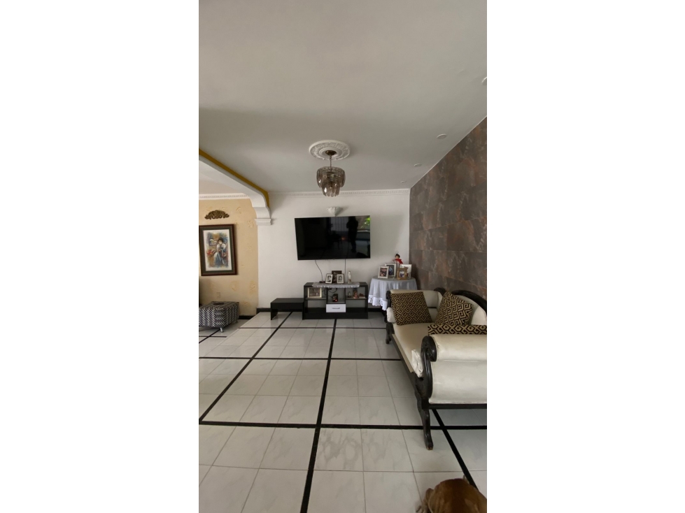 AMPLIA CASA EN VENTA BARRIO QUINTA BOSCH — foto 4