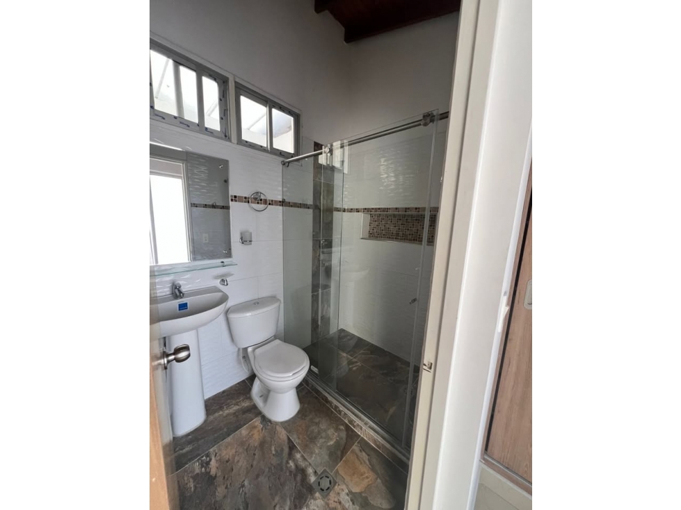 CASA EN VENTA CONJUNTO CERRADO AV LIBERTADORES - 6