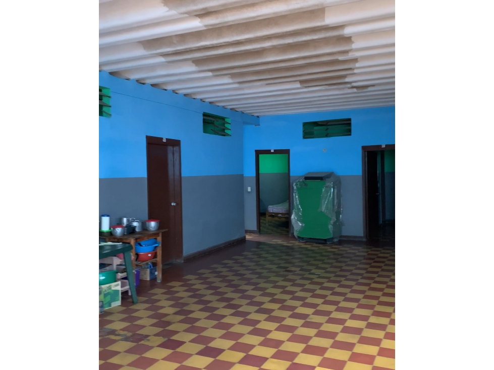 RESIDENCIA CON ESTACIONAMIENTOS EN VENTA OPORTUNIDAD DE INVERSIÓN — foto 2