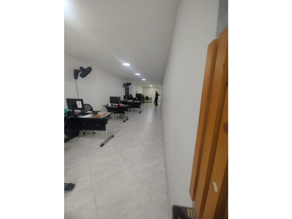 EDIFICIO A LA VENTA SOBRE LA AV 0 - 6