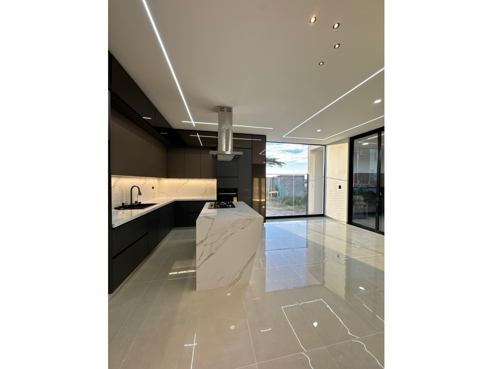 CASA DE LUJO A LA VENTA SECTOR BOCONO — foto 4