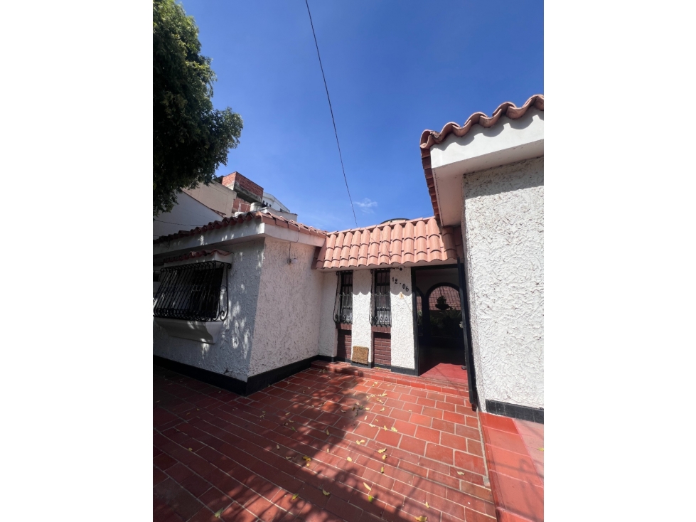 SE VENDE CASA ESQUINERA LA RIVIERA