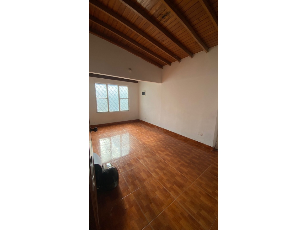 APARTAMENTO CON EXCELENTE UBICACION EN PRADOS NORTE — foto 3
