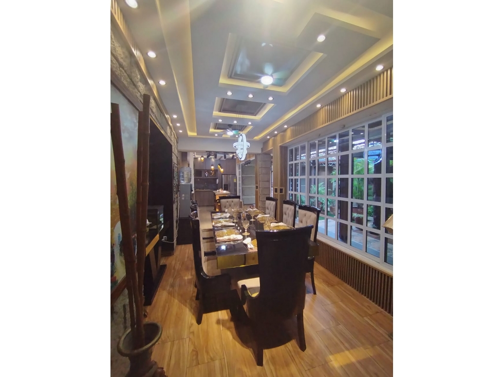 CASA DE LUJO CON LOCAL COMERCIAL EN VENTA SECTOR DEL CENTRO — foto 4