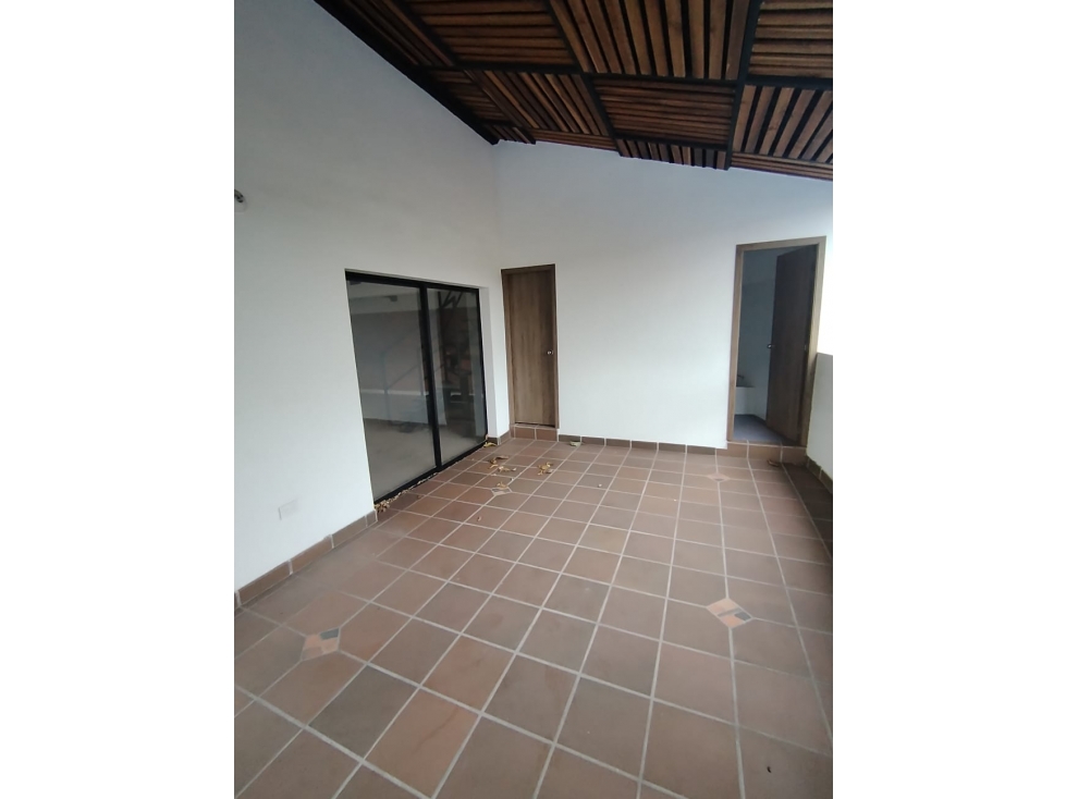 LOCAL COMERCIAL EN ARRIENDO AV LIBERTADORES - 3