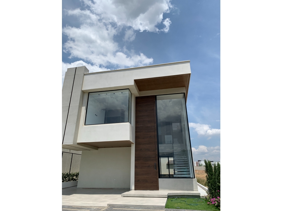 CASA DE LUJO A LA VENTA EN EXCLUSIVO CONJUNTO DE BOCONO
