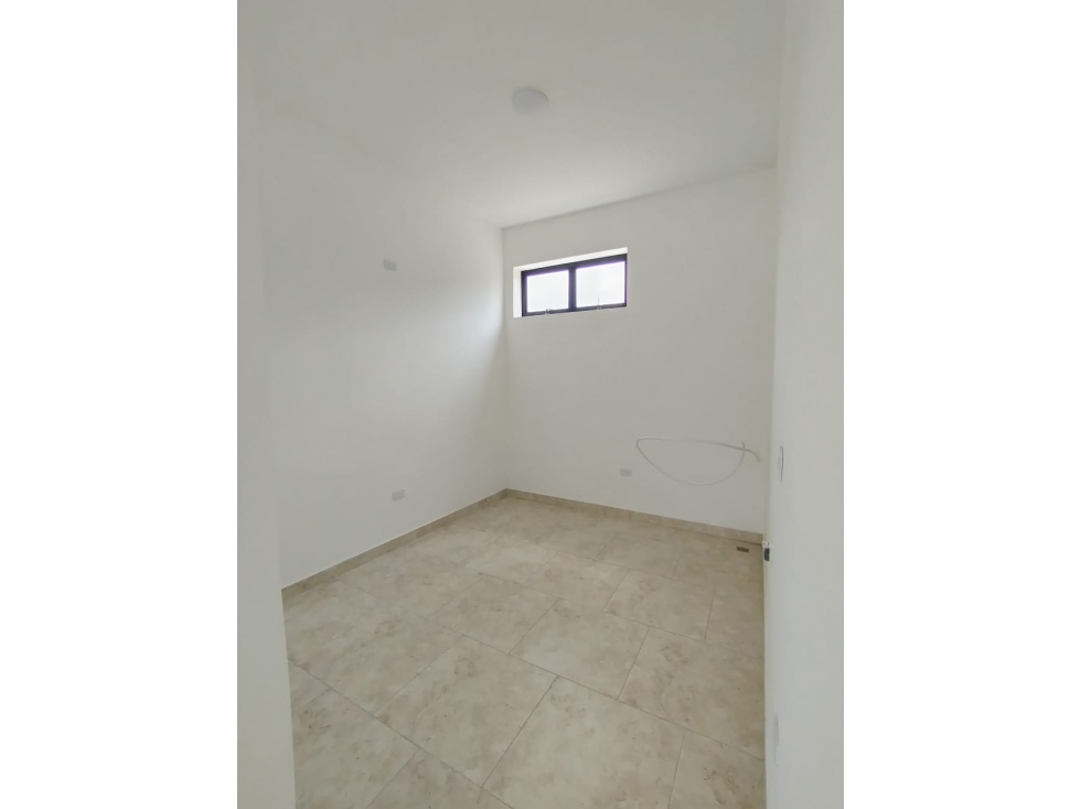 LOCAL EN ARRIENDO EN AV PRINCIPAL DE LOS PATIOS - 6