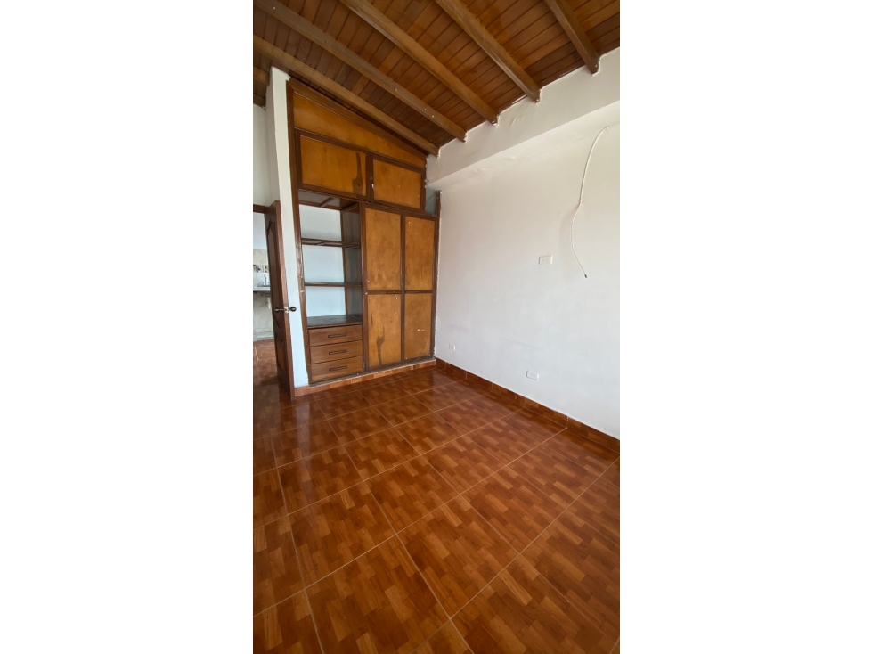 APARTAMENTO CON EXCELENTE UBICACION EN PRADOS NORTE — foto 4