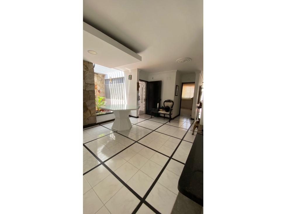 AMPLIA CASA EN VENTA BARRIO QUINTA BOSCH — foto 2