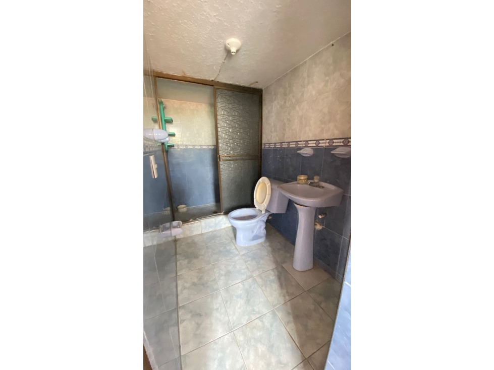 APARTAMENTO CON EXCELENTE UBICACION EN PRADOS NORTE — foto 5