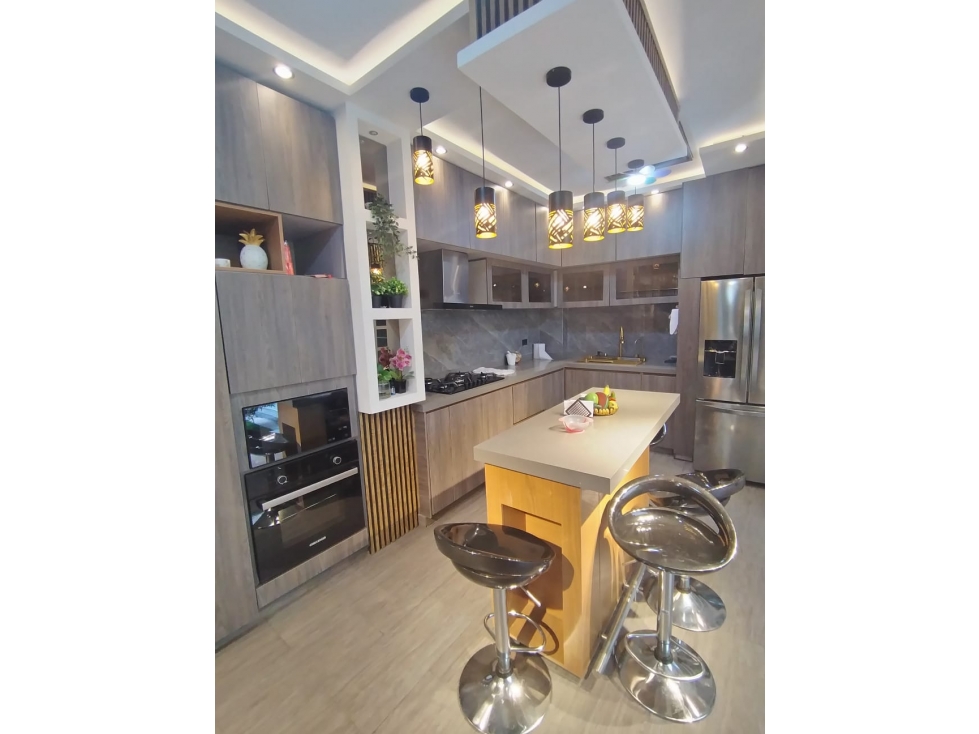 CASA DE LUJO CON LOCAL COMERCIAL EN VENTA SECTOR DEL CENTRO — foto 5