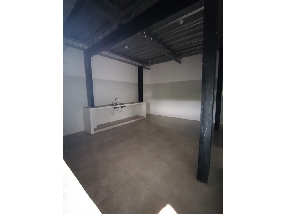 LOCAL COMERCIAL EN ARRIENDO AV LIBERTADORES - 5