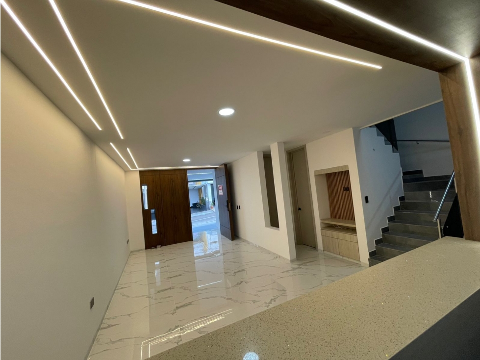 CASA DE LUJO A LA VENTA EN CONJUNTO CERRADO AUTOPISTA INTERNACIONAL — foto 2