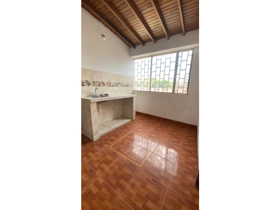 APARTAMENTO CON EXCELENTE UBICACION EN PRADOS NORTE — foto 2