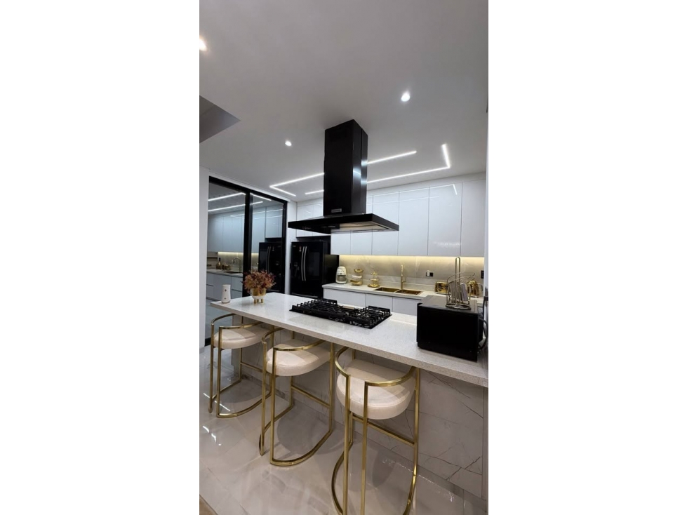 CASA DE LUJO A LA VENTA SECTOR BOCONO — foto 2