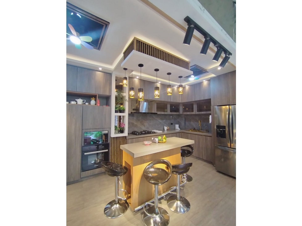 CASA DE LUJO CON LOCAL COMERCIAL EN VENTA SECTOR DEL CENTRO — foto 6