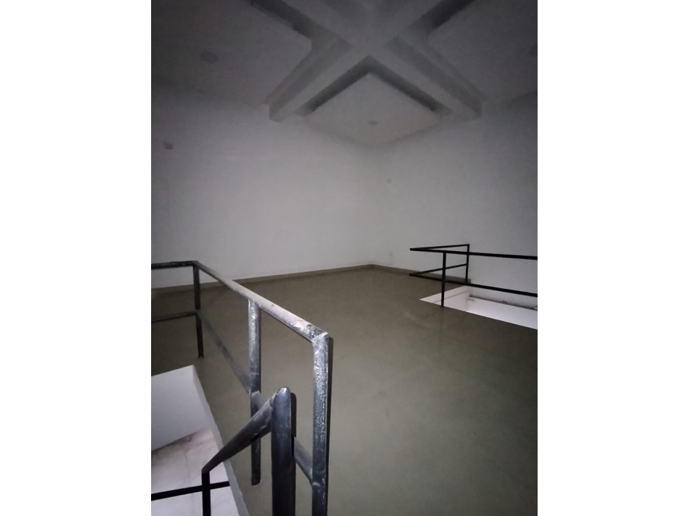 LOCAL COMERCIAL EN ARRIENDO AV LIBERTADORES - 6