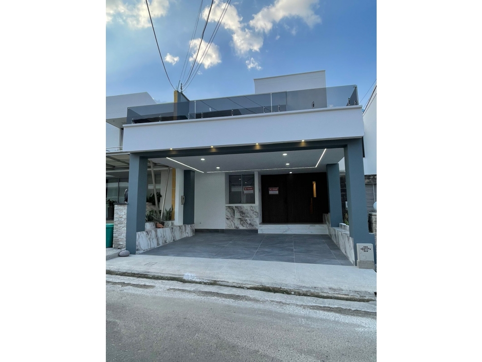 CASA DE LUJO A LA VENTA EN CONJUNTO CERRADO AUTOPISTA INTERNACIONAL