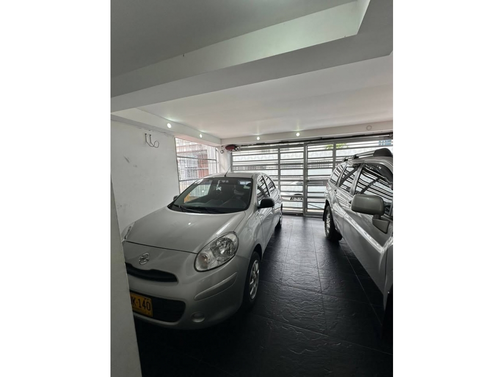 CASA CON PISCINA A LA VENTA SECTOR CEIBA 2