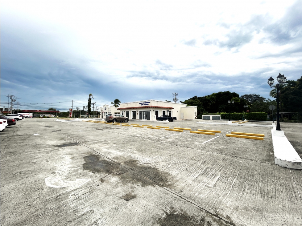 Venta Local de 1125.21 Mts en Playa Blanca. 25-6090 - 4