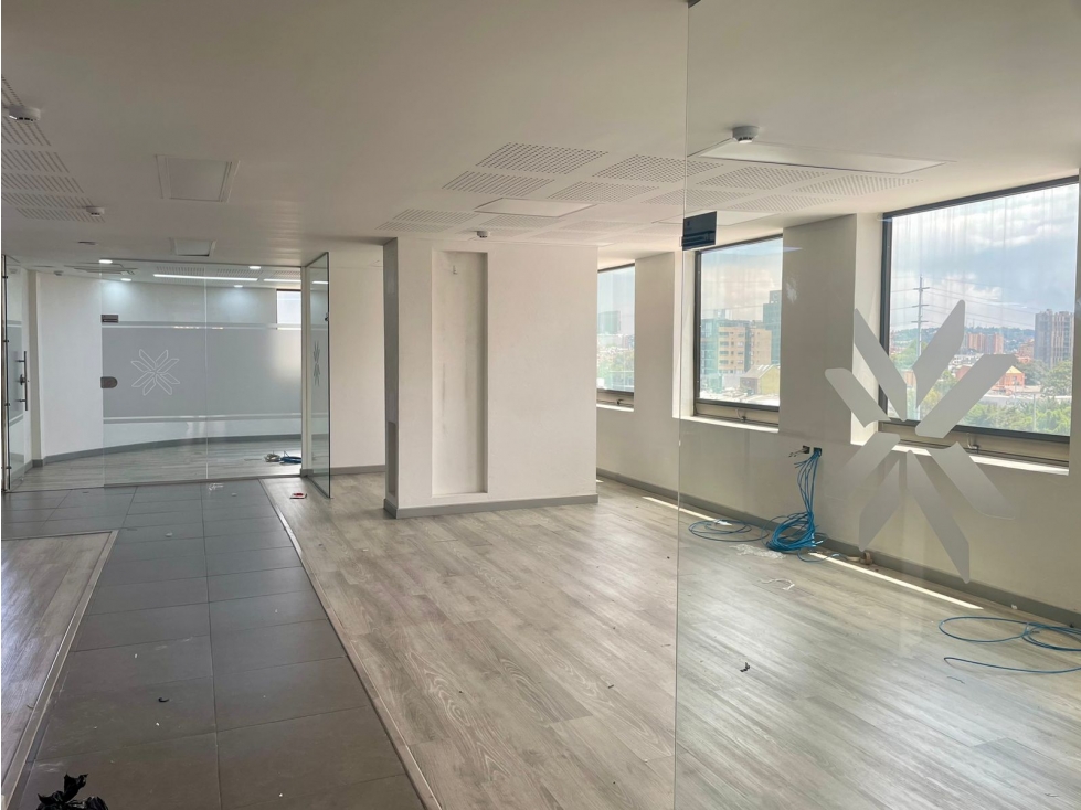 OFICINA EN ARRIENDO CHICO EDIFICIO INTELIGENTE - 1