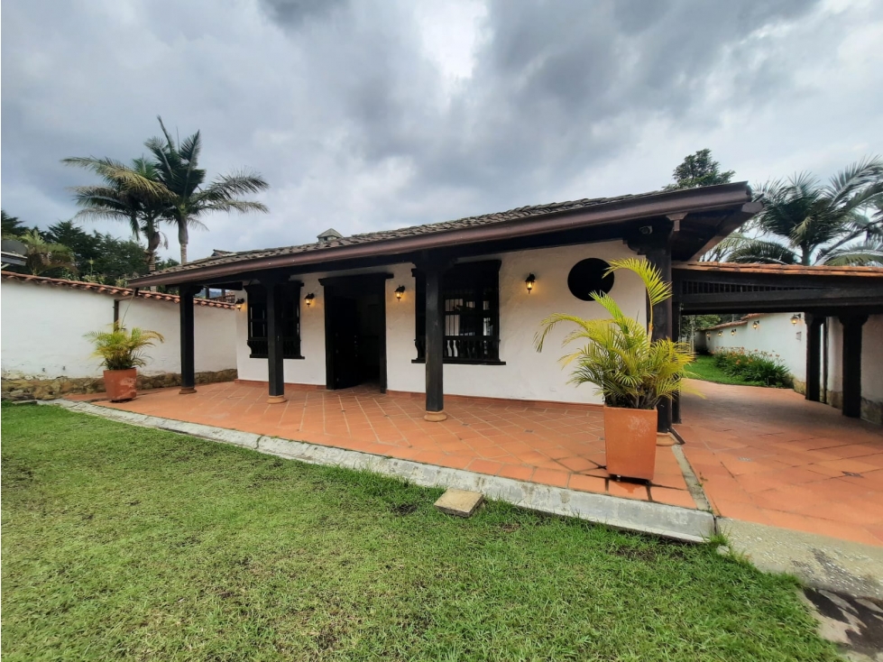 VENTA DE CASA COLONIAL EN LLANOGRANDE 800 M2 2 HABITACIONES