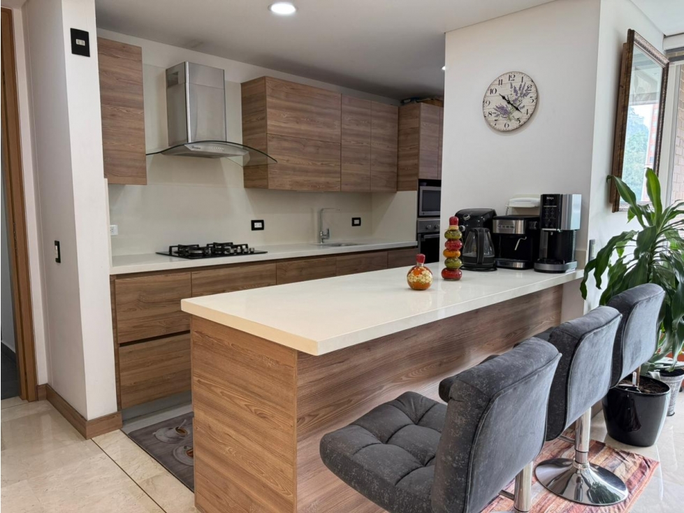 APARTAMENTO EN VENTA POBLADO -CASTROPOL