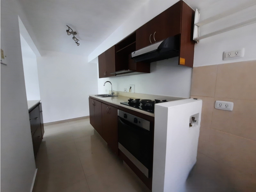 ENVIGADO CUMBRES SE ARRIENDA AP 106 M2 3 HABITACIONES — foto 2