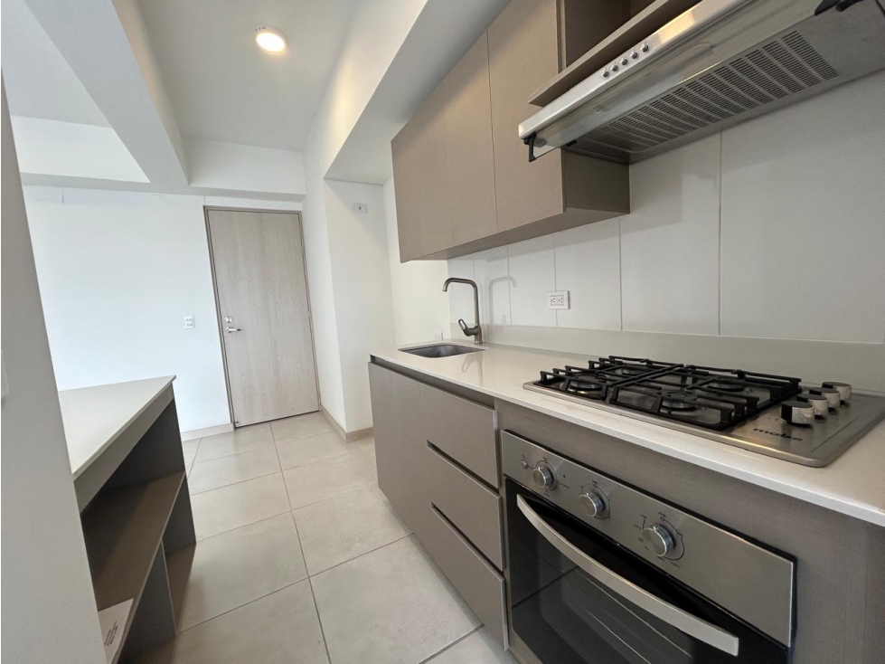 APARTAMENTO PARA LA VENTA EN ENVIGADO AVENIDA LAS VEGAS — foto 2