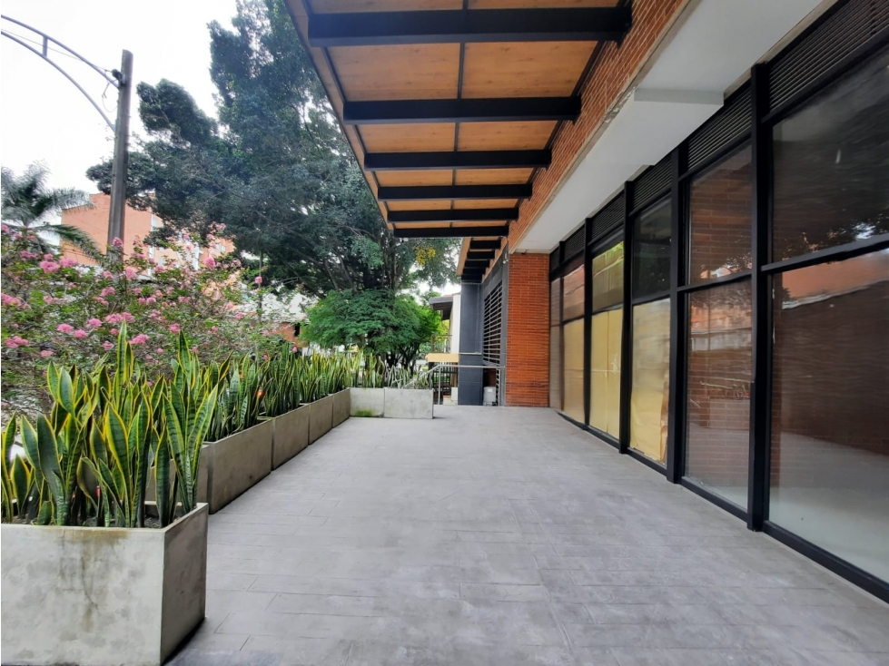 SE ARRIENDA LOCAL EN LAURELES, PRIMER PISO, 36 M2
