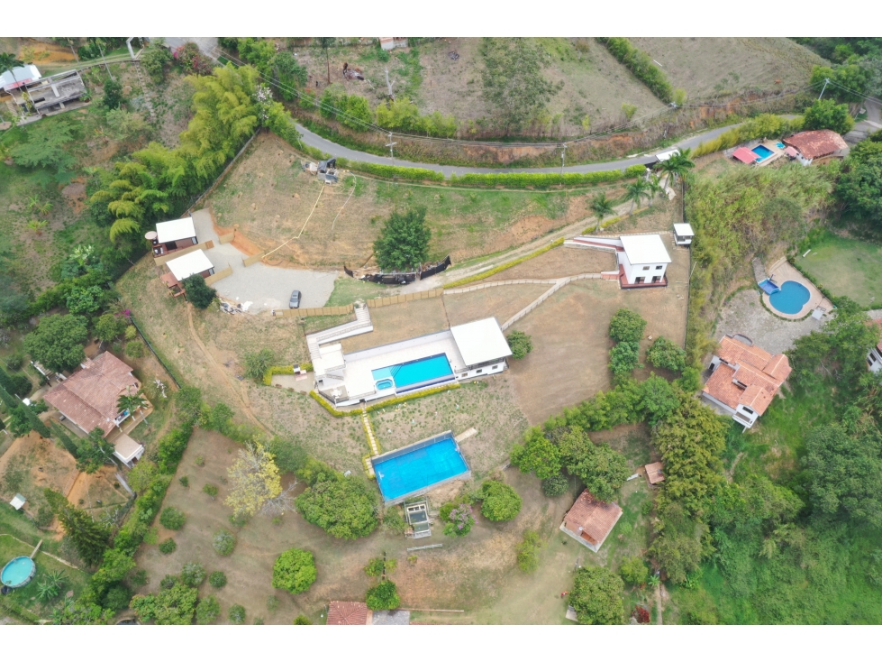 Se vende finca de recreo amoblada en El Limonar, Girardota